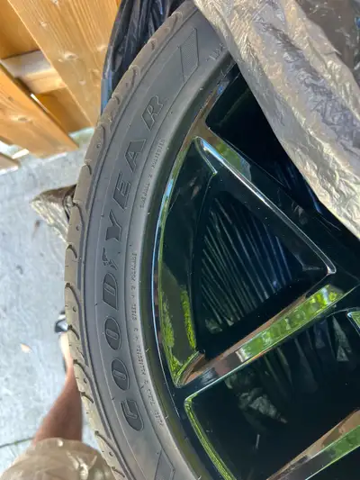 Company made 4 Alloy wheel for sale honda civic With tire Tire size 235/ 40 R 18 Its good year all s...