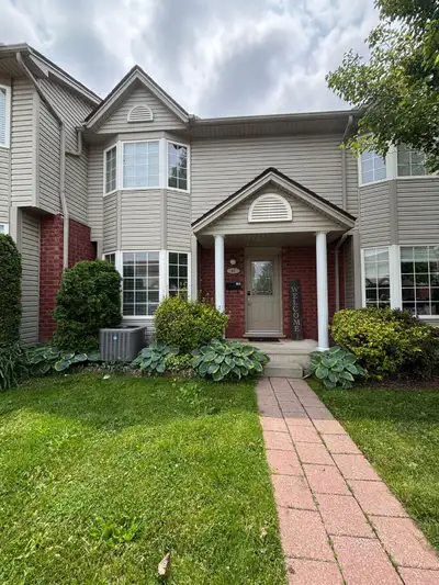 3 bedroom, 1.5 bathroom townhouse available NOW!