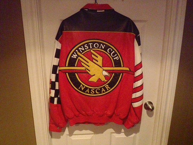 Dale Earnhardt Sr  Leather Jacket Size Large in Arts & Collectibles in Renfrew - Image 2