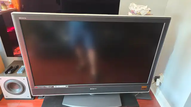 Sony Bravia HD TV 46 inches with HDMI in TVs in Ottawa - Image 3