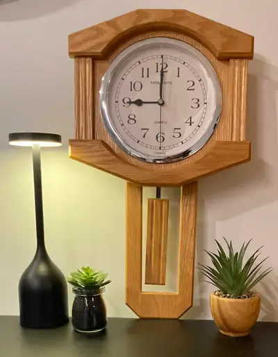 Horloge murale en bois massif avec pendule – comme neuve, View more