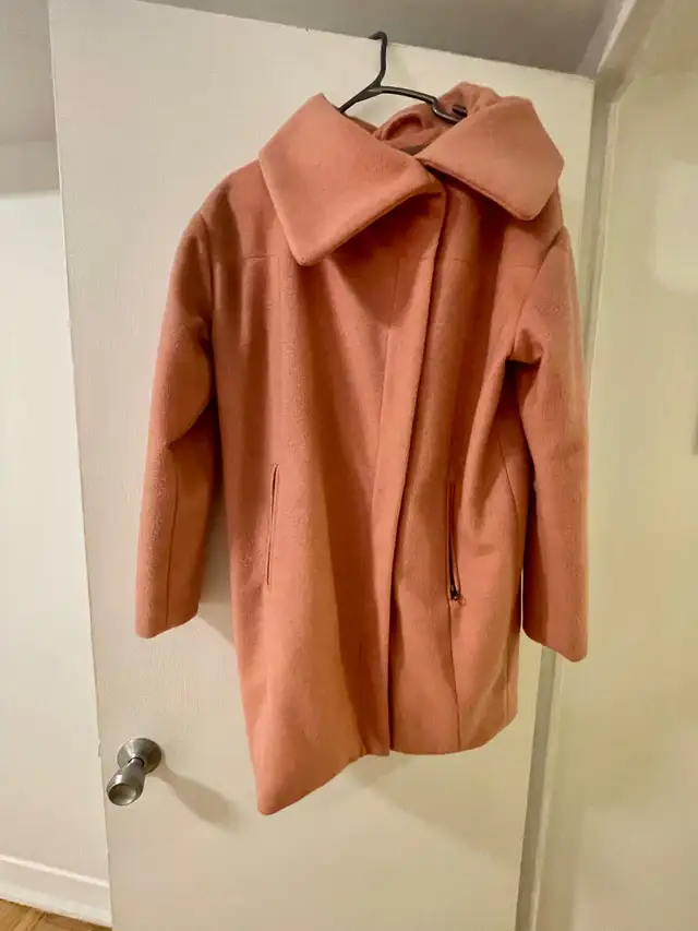 Pink wool coat in Women's - Tops & Outerwear in City of Montréal - Image 2