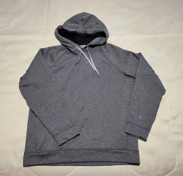 Lululemon Hoodie in Men's in Mississauga / Peel Region - Image 2