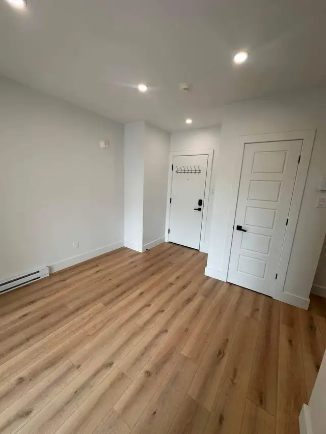 Studio a louer 4790 Sainte Catherine Est in Long Term Rentals in City of Montréal - Image 8