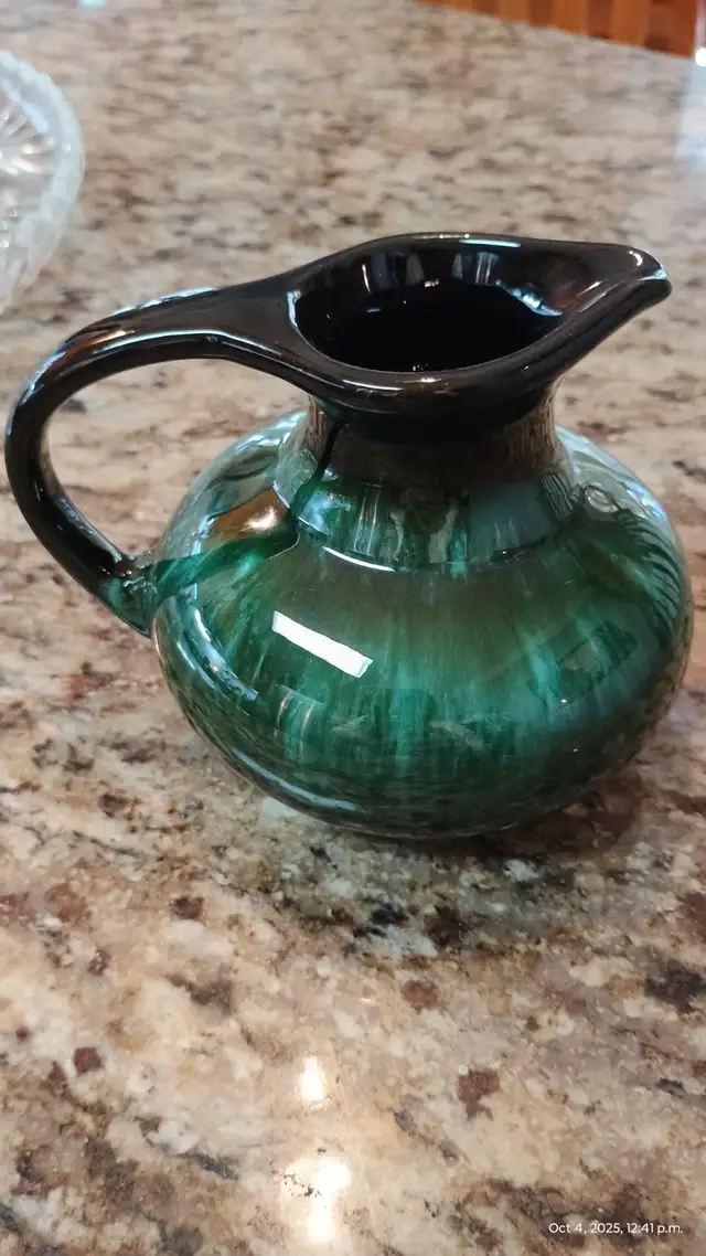Blue Mountain Pottery Creamer Pitcher in Home Décor & Accents in Ottawa - Image 2
