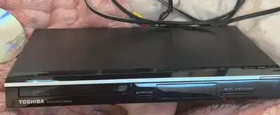 Lecteur DVD en bonne état et fonctionne parfaitement.