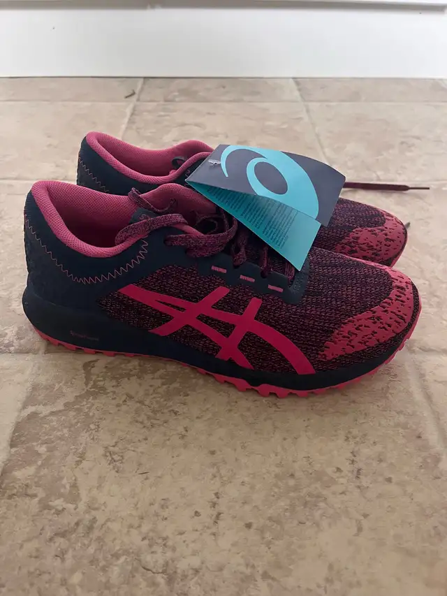 Women Asics Shoes Brand New Size 7.5628637321546251227