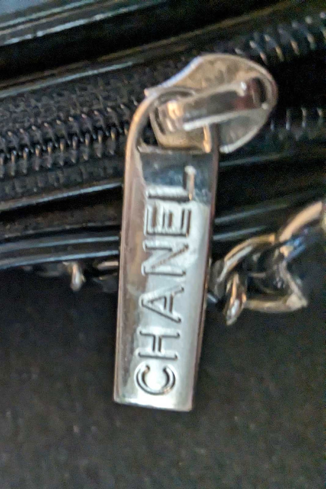 VINTAGE CHANEL PURSE in Other in Kitchener / Waterloo - Image 4