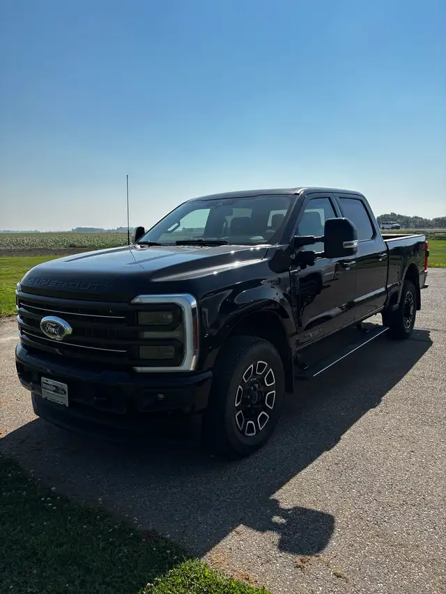 2026 Ford F-350 Platinum 6.7L Power Stroke 4x4 – 15,798 km