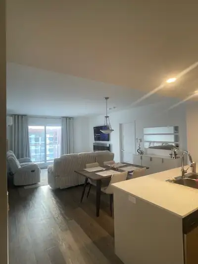 English will follow LiveO Pointe-Claire – Superbe 4 ½ spacieux (2 chambres, 2 salles de bain) 1100 p...