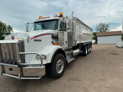 2011 Kenworth: Hrs 18,873, Km 784493, 950 bu Grain Box, C15 cat 18 speed 99700. Call or text Alan at...