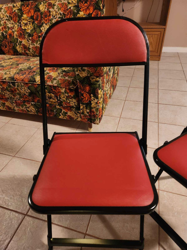 Folding chairs x 4 in Chairs & Recliners in Barrie - Image 2