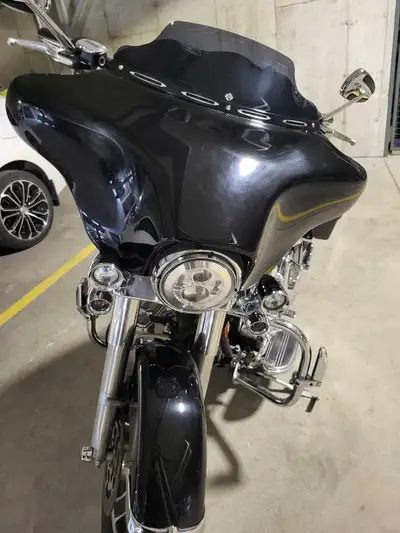 Asking 11500$ 2008 Harley Davidson Streetglide, Led headlights, new rear belt, battery, tires, stage...
