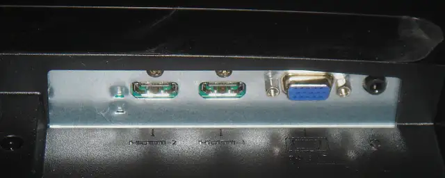 BenQ 28" Computer Monitor GC2870H - For Parts or Repair, Read! in Monitors in Oshawa / Durham Region - Image 9