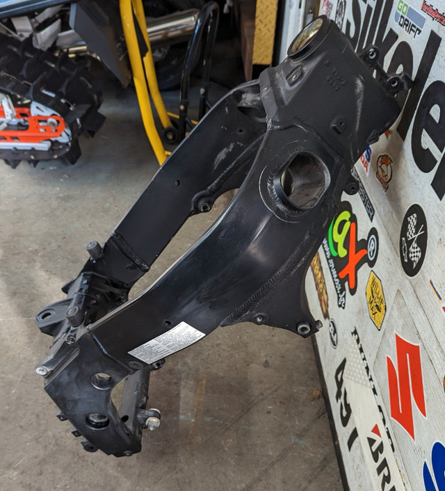 Suzuki GSXR 600 750 rear wheel subFrame parts pipe in Motorcycle Parts & Accessories in Ottawa - Image 3
