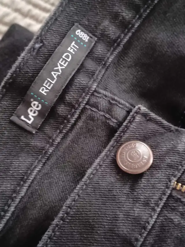 Black Levi Jeans in Women's - Bottoms in Oshawa / Durham Region - Image 4