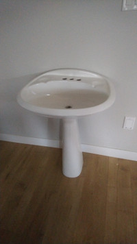 Vitreous China Pedestal Sink For Sale