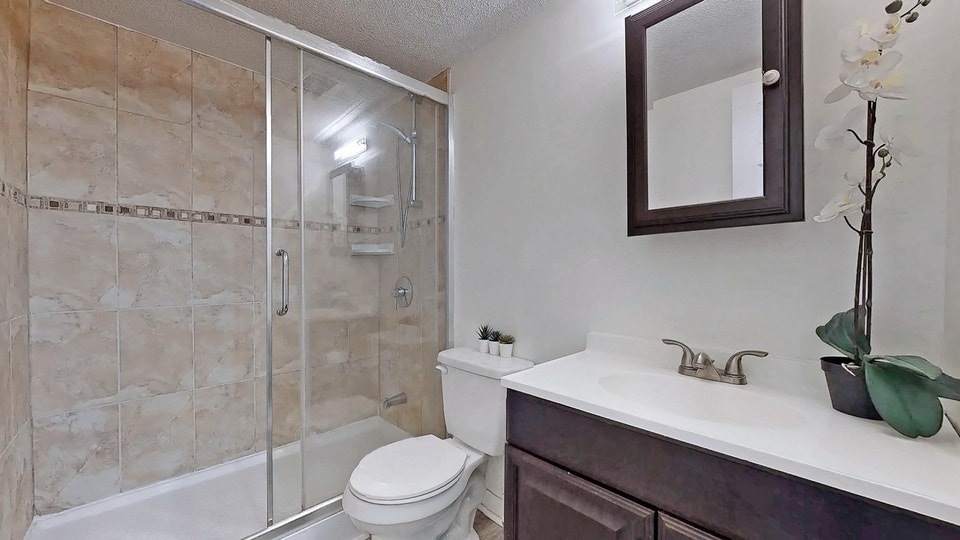 2 bedroom condo unit for rent in East York 3