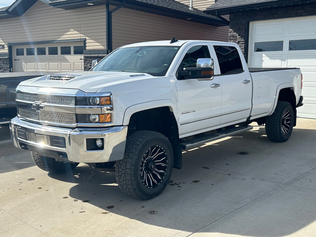 2019 Chev LTZ  3500 diesel long box  in Cars & Trucks in Medicine Hat - Image 4