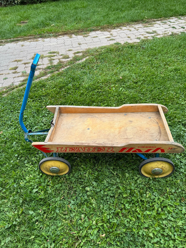 Retro wagon in Toys & Games in Winnipeg