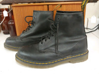 DR MARTEN    1460   Classic Boots ⎮ Mens 11 US