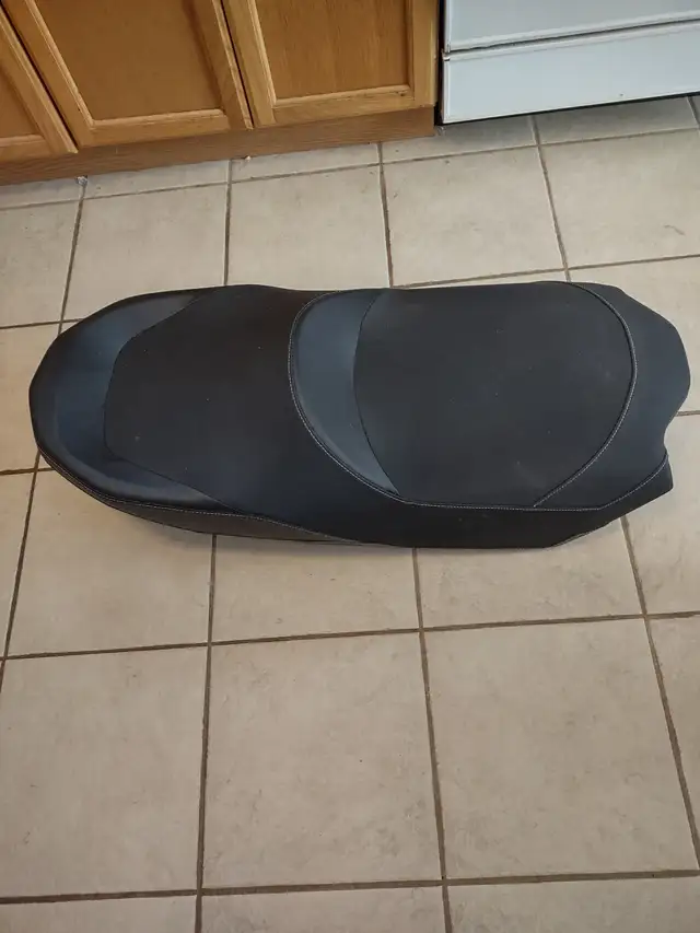 Ski-doo one plus one / 2 up seat in Snowmobiles Parts, Trailers & Accessories in Muskoka - Image 2