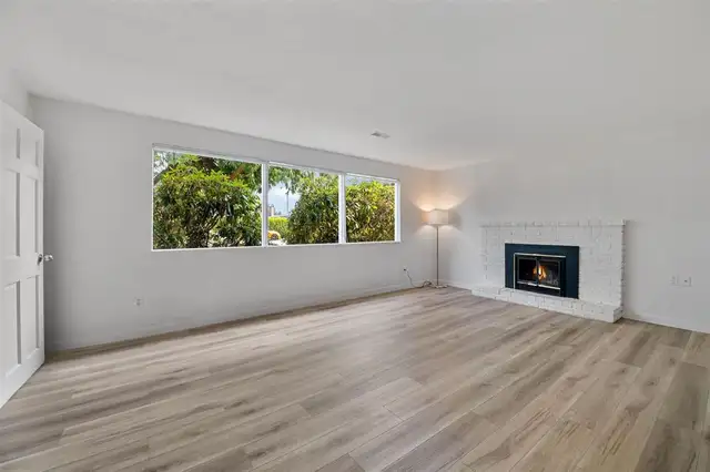 Stunning Bright 2-3 Bed Above-Ground Home/Private Entry/ Central in Long Term Rentals in Tricities/Pitt/Maple - Image 3