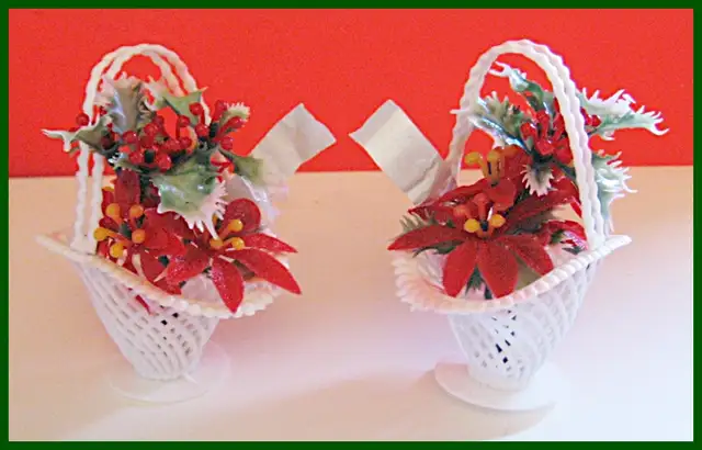 4 Plastic Mini Basket Ornaments Christmas Floral Arrangements in Holiday, Event & Seasonal in Oshawa / Durham Region - Image 2