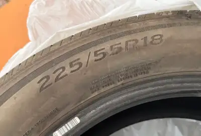 Deux pneus d'été deux ans d'usure. Encore très efficace pour une saison.