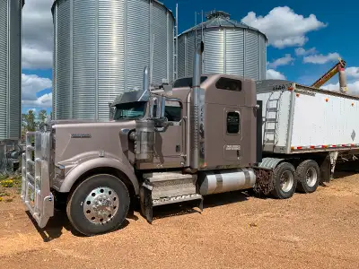 2014 W900 for sale, just over 1.1million km, 600HP ISX, deleted and has quality deleted engine progr...