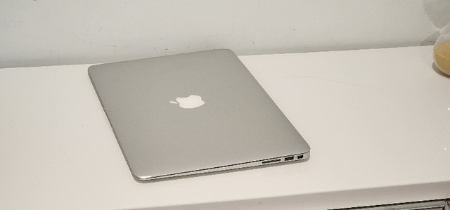High-Performance 2015 MacBook Air 13" – 8GB, Core i7 in Laptops in Burnaby/New Westminster - Image 4