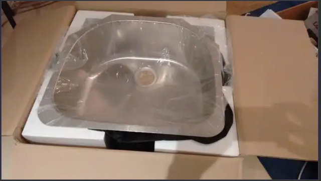 Stainless steel kitchen Sink BRAND NEW in Plumbing, Sinks, Toilets & Showers in City of Montréal - Image 3