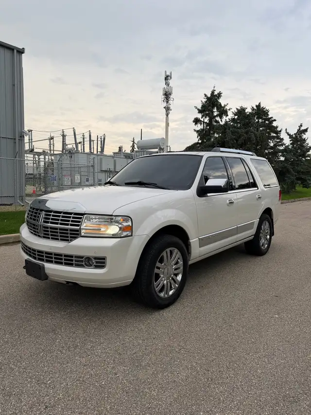2009 Lincoln Navigator Ultimate - NO ACCIDENTS - NO RUST
