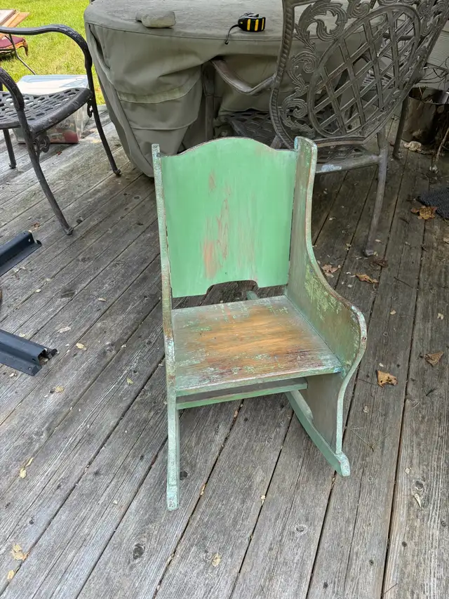 Antique child’s solid wood rocking chair excellent in Chairs & Recliners in Napanee - Image 2