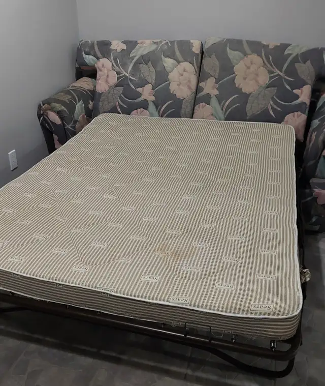 Divan lit in Beds & Mattresses in Laval / North Shore - Image 3