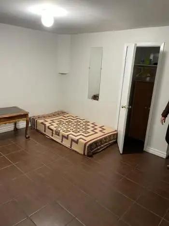 Private Room for Rent in Room Rentals & Roommates in Mississauga / Peel Region - Image 3