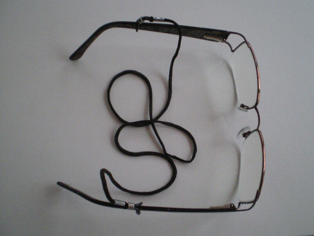 SUNGLASS ★ Cord reading eyeglass holder neck strap EYEWEAR SPORT dans Santé et besoins spéciaux  à Laval/Rive Nord - Image 2