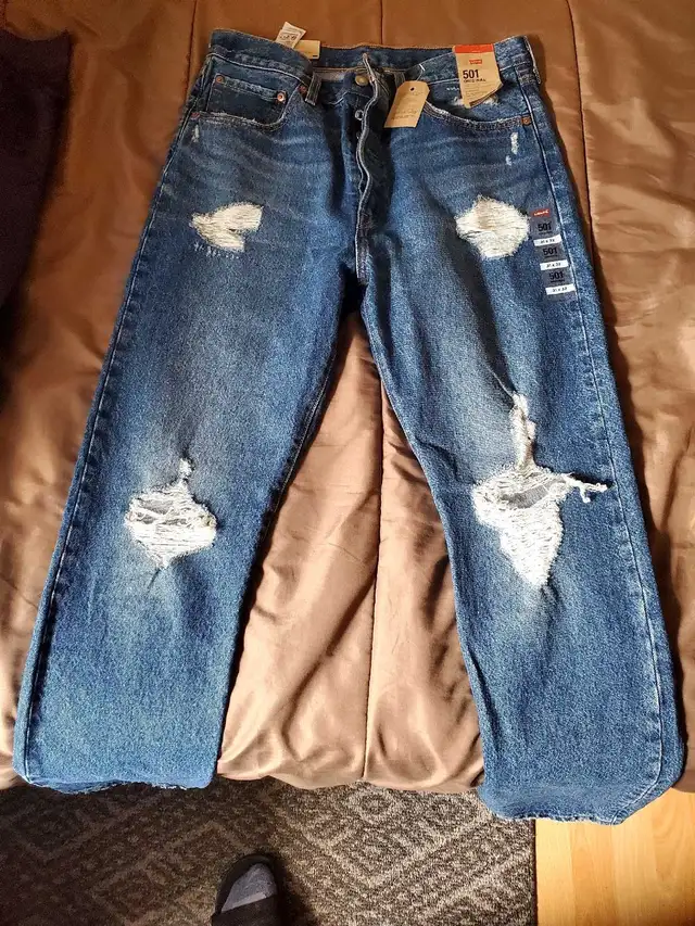 2 women levis jeans in Women's - Bottoms in Mississauga / Peel Region - Image 11