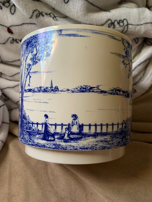 Vintage Delft Blue & White Plastic Plant Pot in Arts & Collectibles in Calgary - Image 2