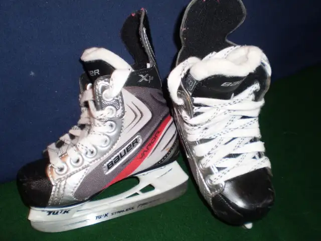 Ice Skates, Size 6-8 youth for shoe size 7-9.5 youth in Skates & Blades in City of Toronto - Image 8