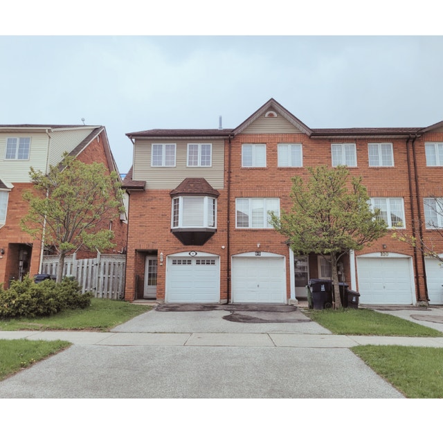 End Unit Townhouse for lease in North York Long Term Rentals City