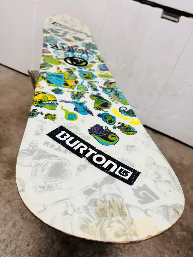 Burton kids snowboard 125 cm in Snowboard in Markham / York Region - Image 3