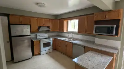 Semi Detached House for Lease