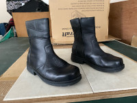 Brand new ProPet lined Winter Boots, size 10