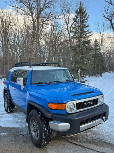 2007 Toyota FJ Cruiser Fresh safety completed | Clean title This rugged and well-maintained 4x4 SUV...
