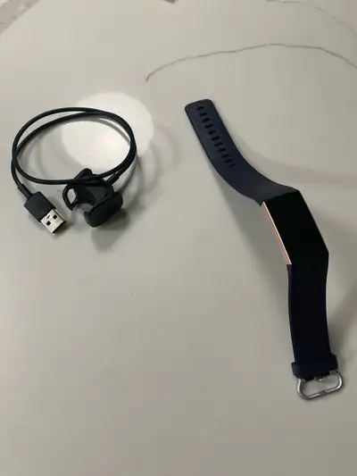 Perfect condition Screen display won’t turn on Overall watch is in excellent condition Got a new ban...