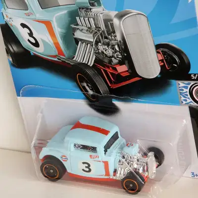 Hot Wheels, new in package. See my other 1:64, 1:24 and 1:18 die cast car postings. Will consider tr...