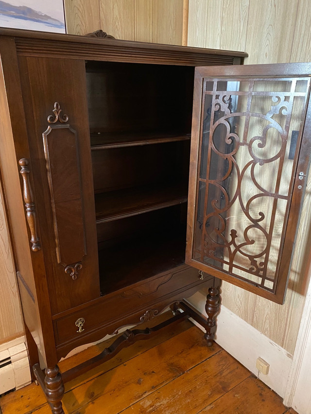 Spiesz antique china cabinet 1935 in Hutches & Display Cabinets in Annapolis Valley - Image 2