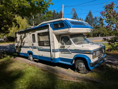 1988 Ford Econoline E350 gas motorhome (has papers) currently not running so will need to be towed (...