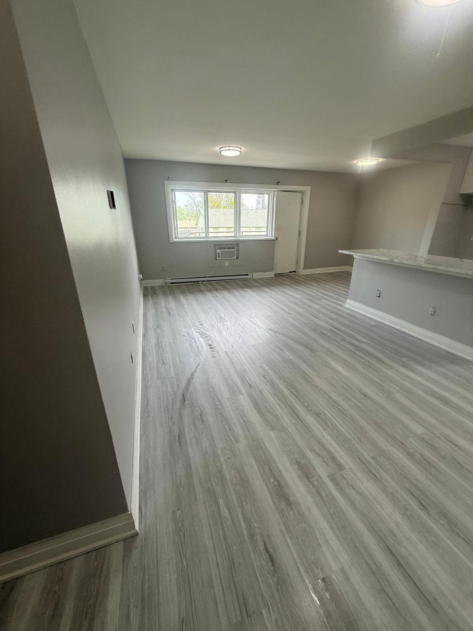 Spacious 2 Bedroom Apartment 4